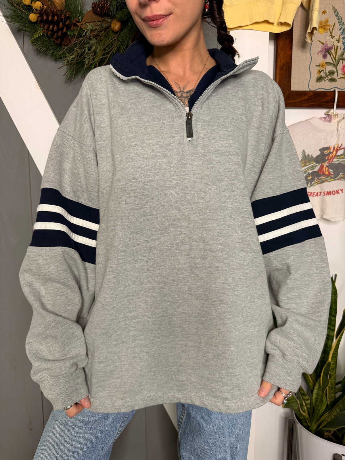 (L) Vtg sporty Henley