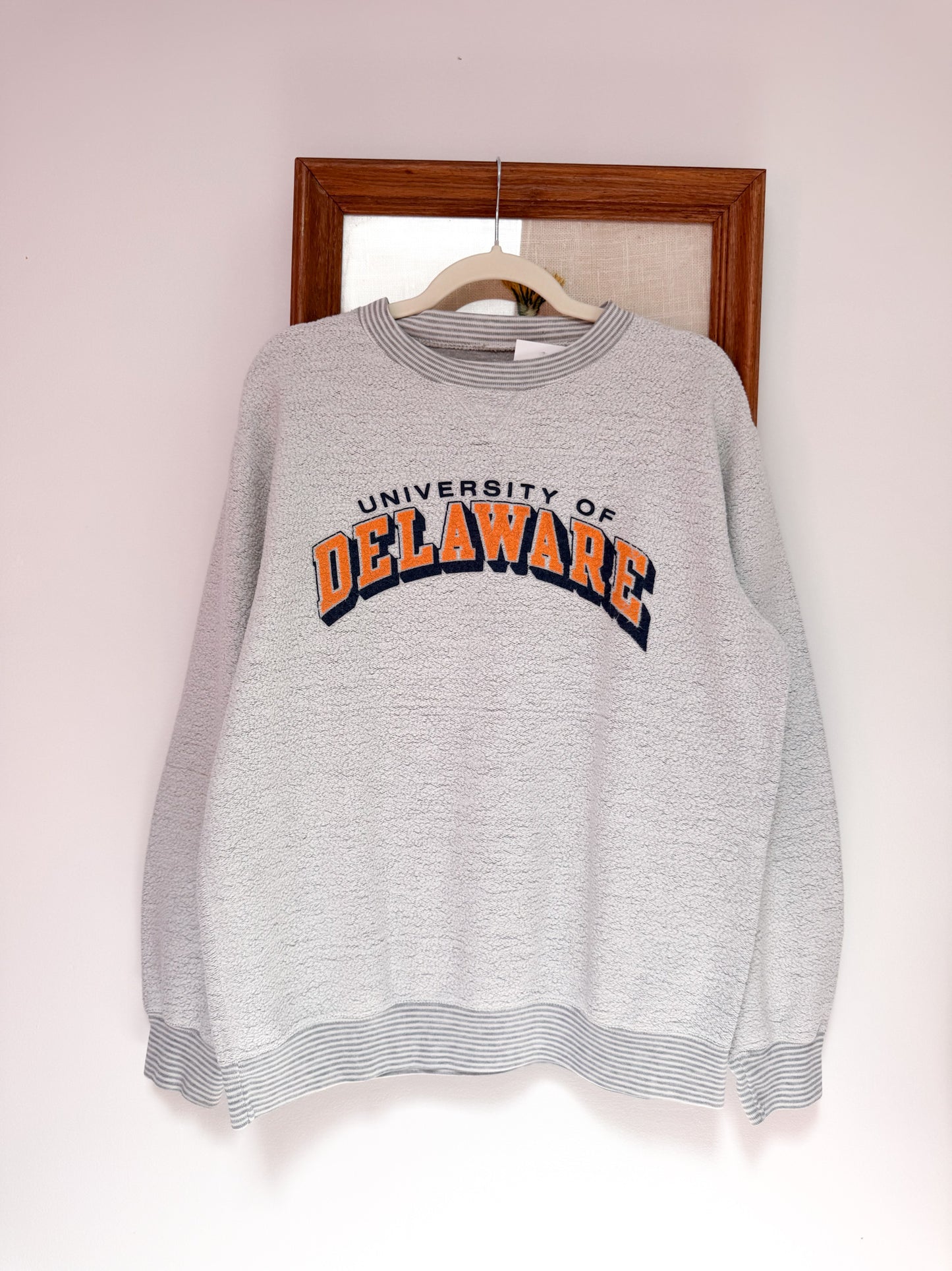 (XL) Vtg Uni Deleware crewneck