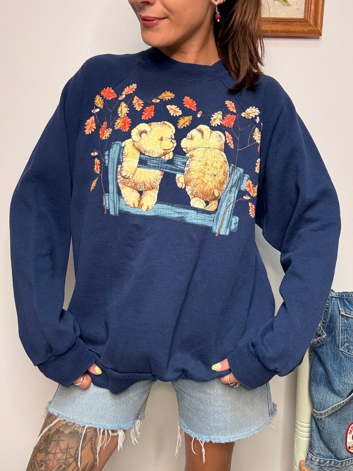 (L) Vtg fall bear crewneck