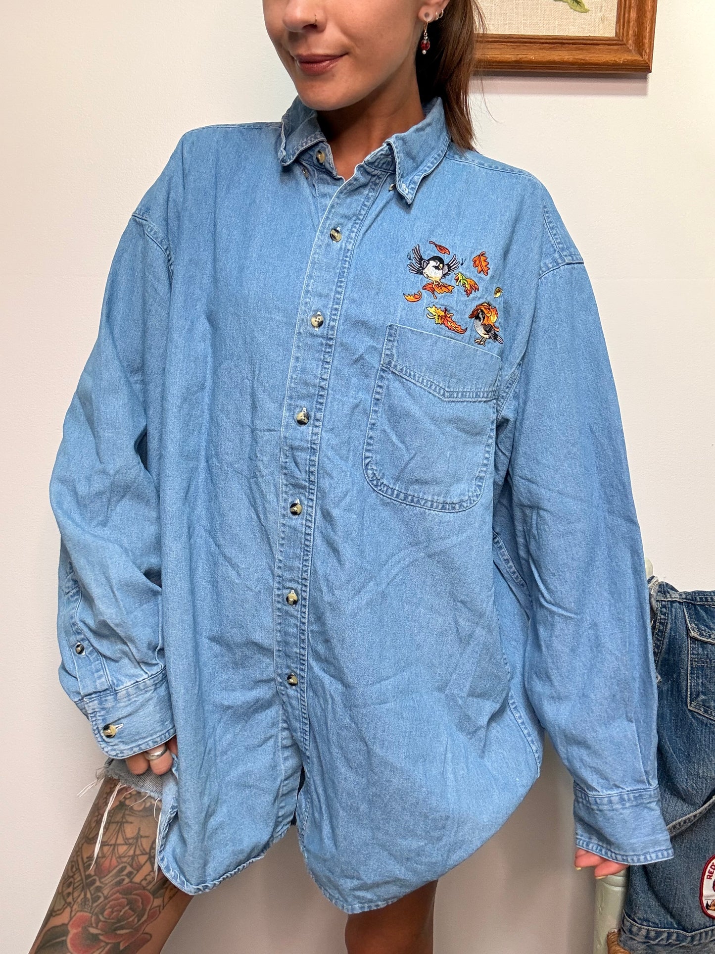 (XL) Vtg chambray embroidered shirt
