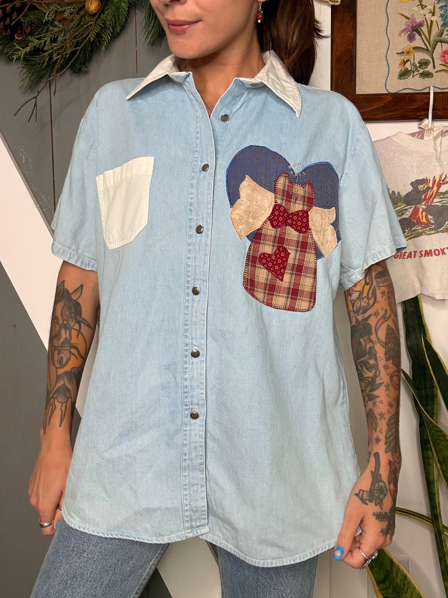 (L) Vtg angel embroidered shirt