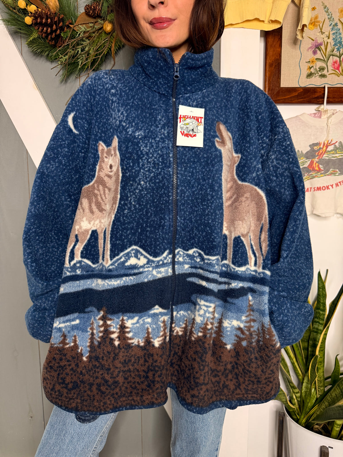 (L) Vtg wolf fleece