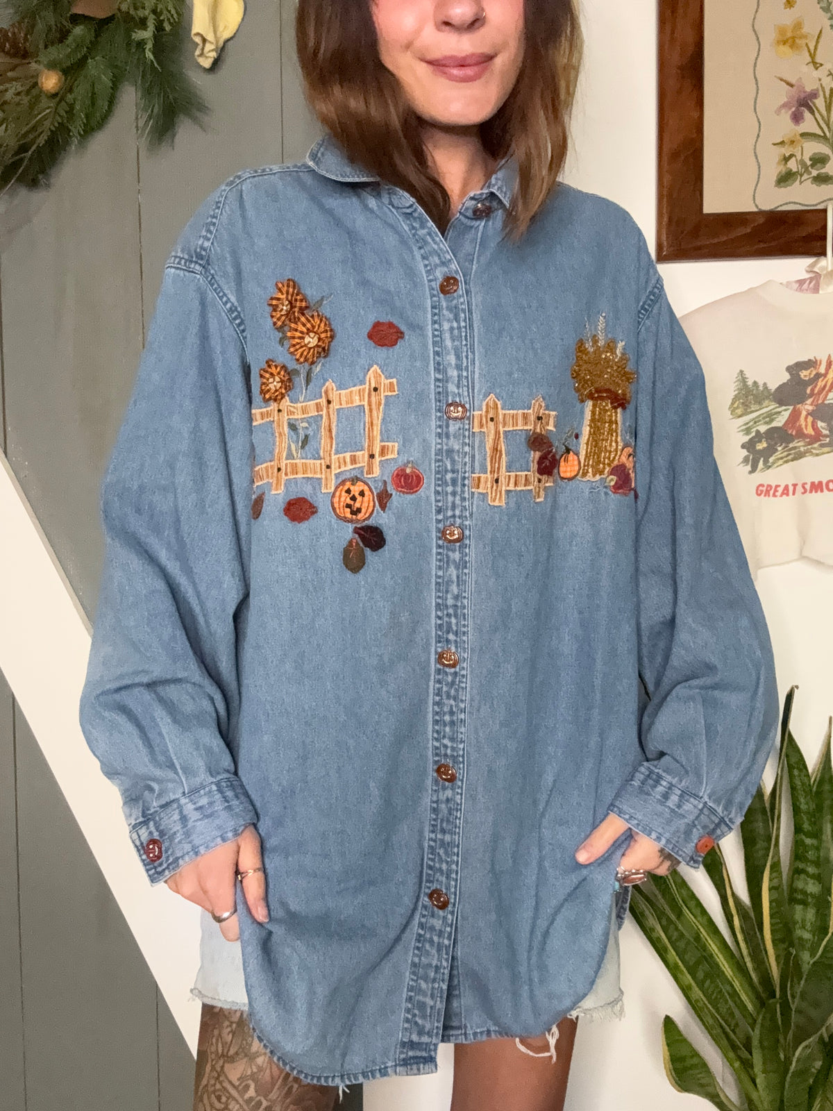 (XL) Vtg Halloween chambray shirt