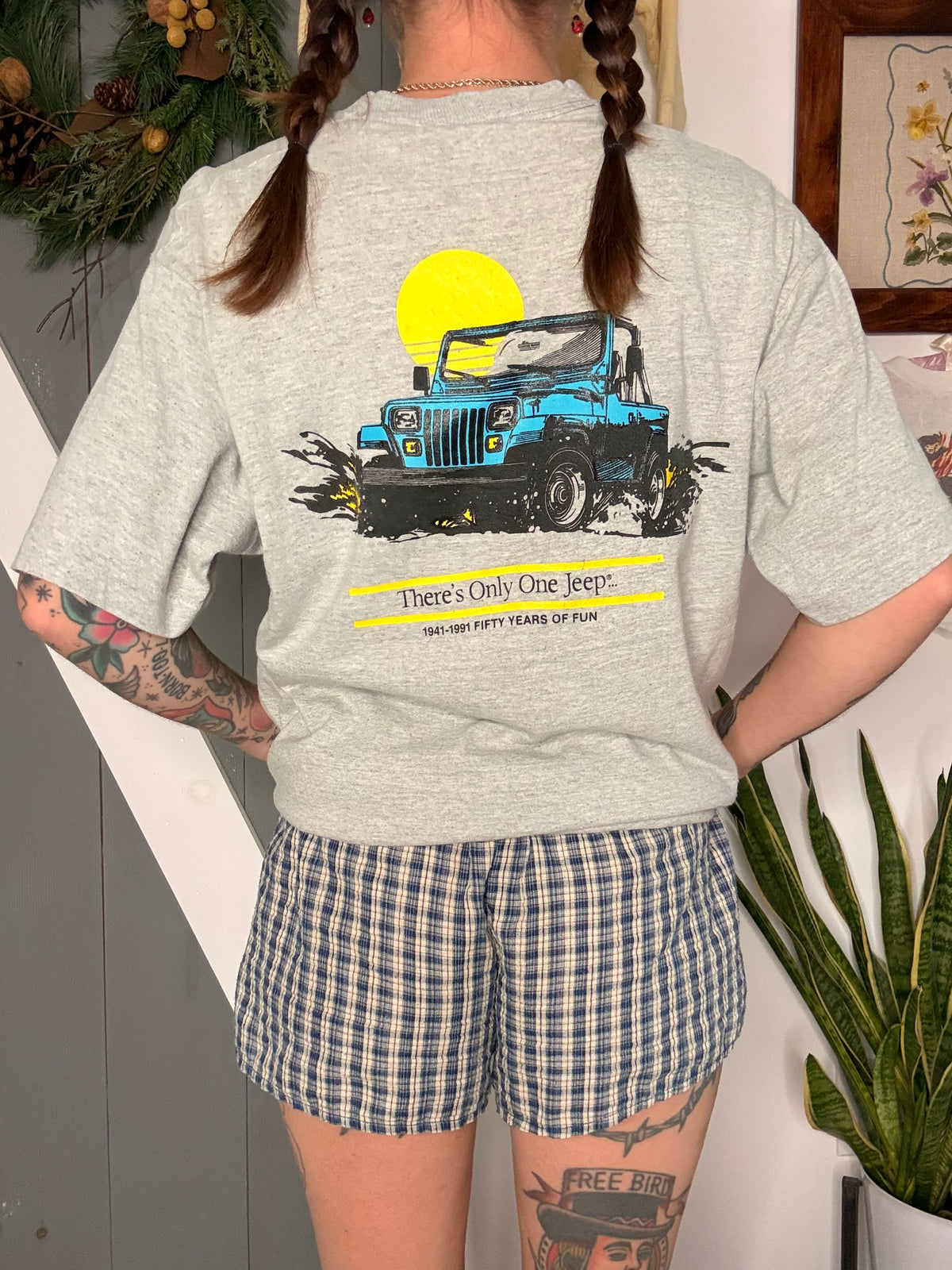 (L) vtg jeep tee