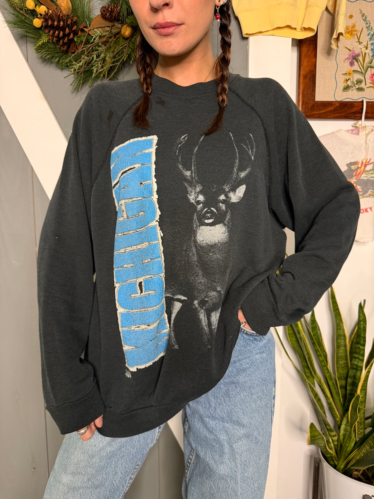(L) Vtg deer crewneck