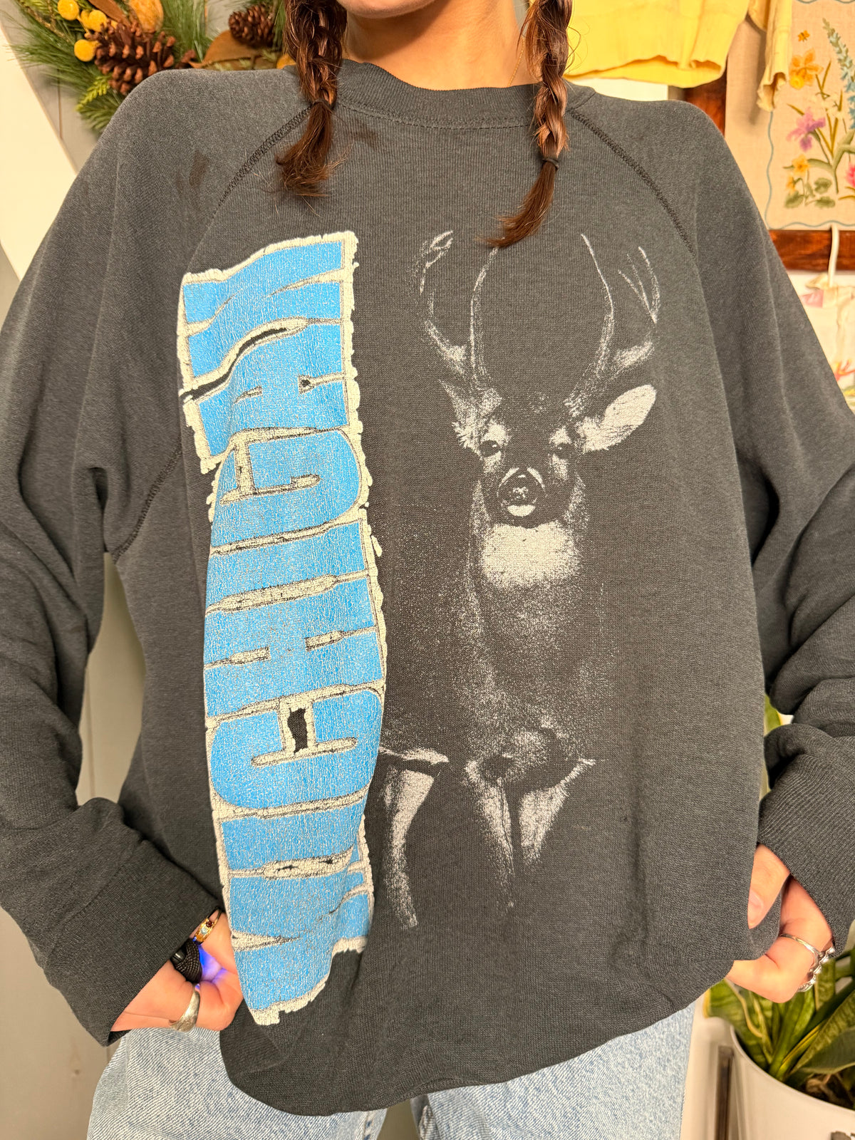 (L) Vtg deer crewneck