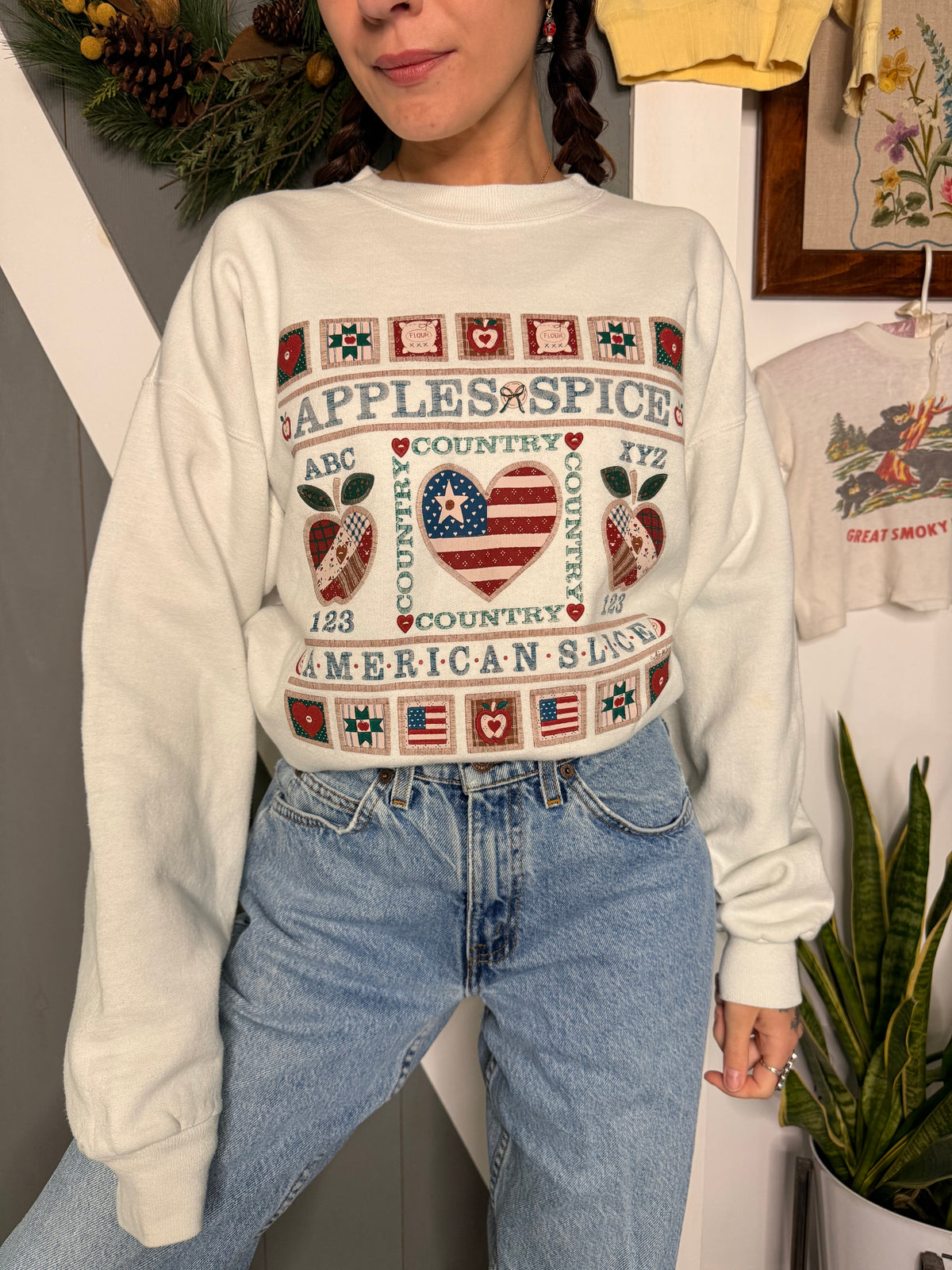 (L) Vtg apples and spice crewneck