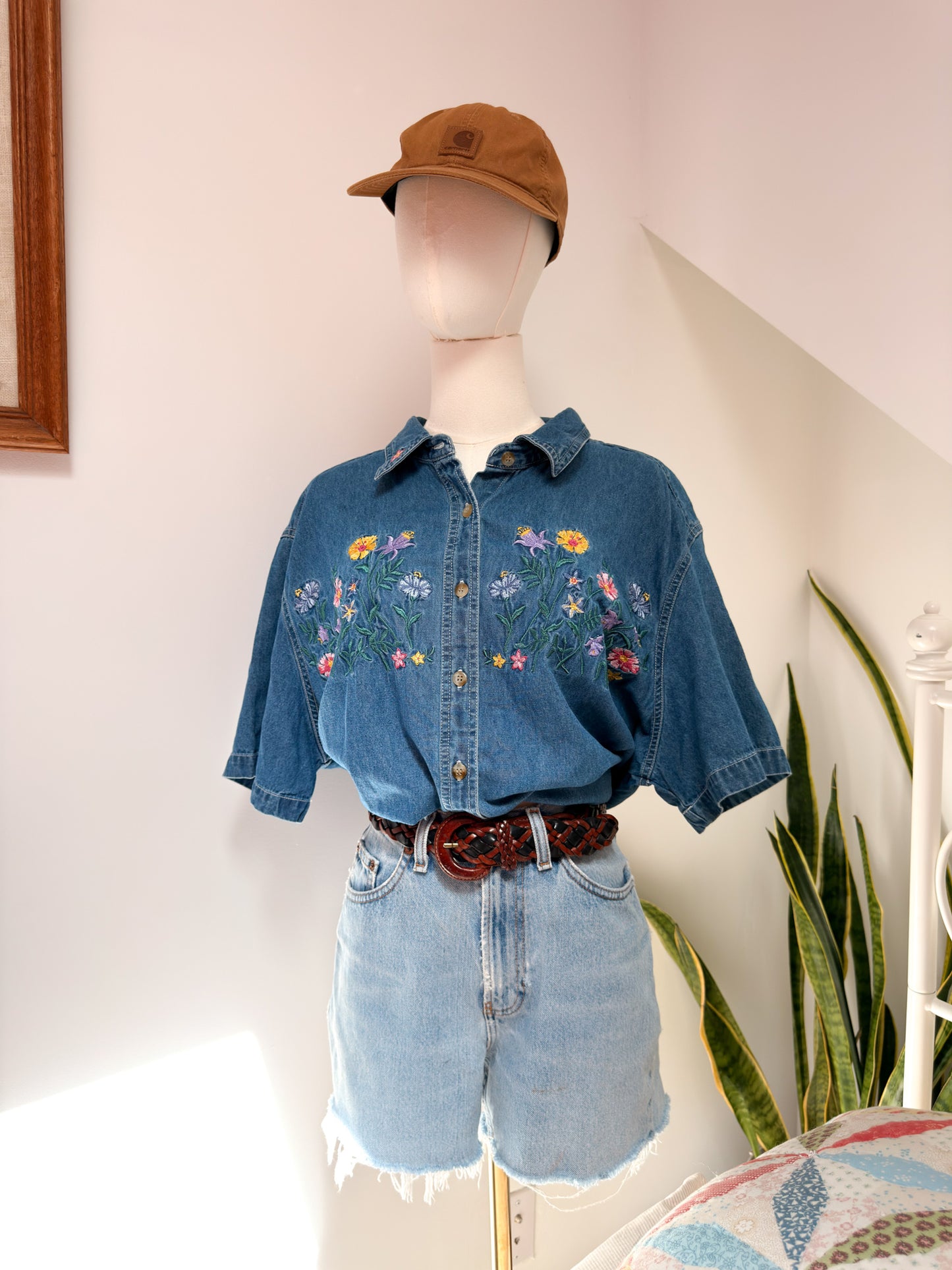 (XL) Vtg Denim embroiered shit
