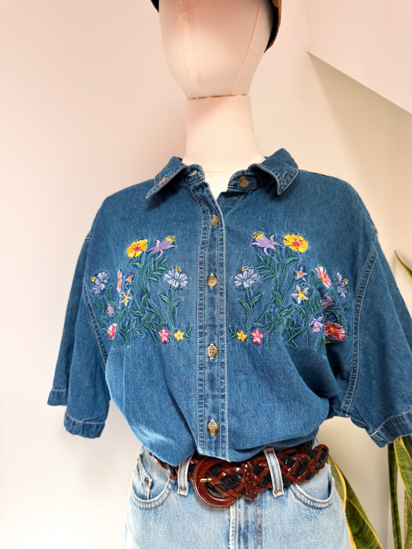 (XL) Vtg Denim embroiered shit