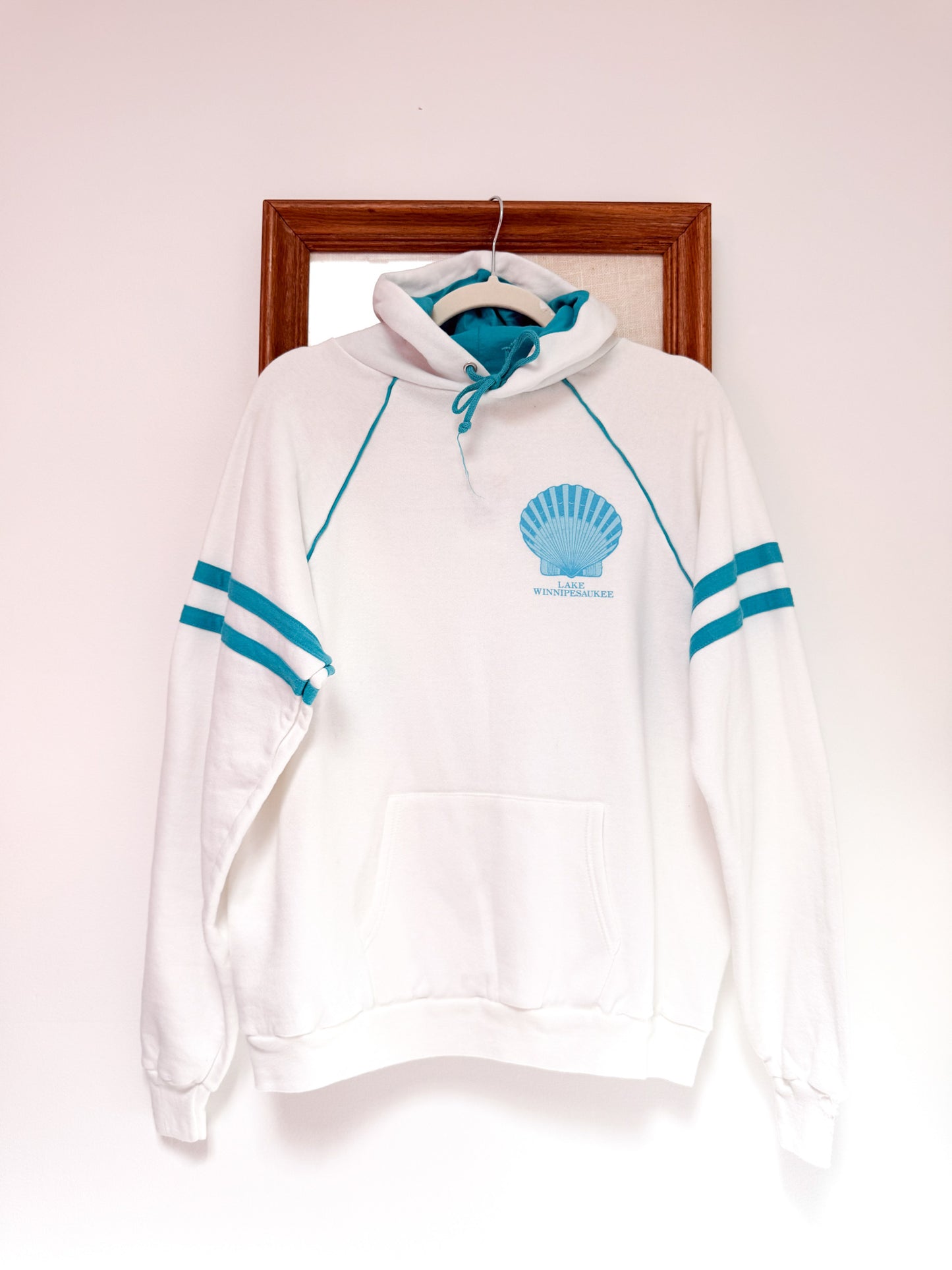 (L) Vtg Lake Winnipesaukee hoodie