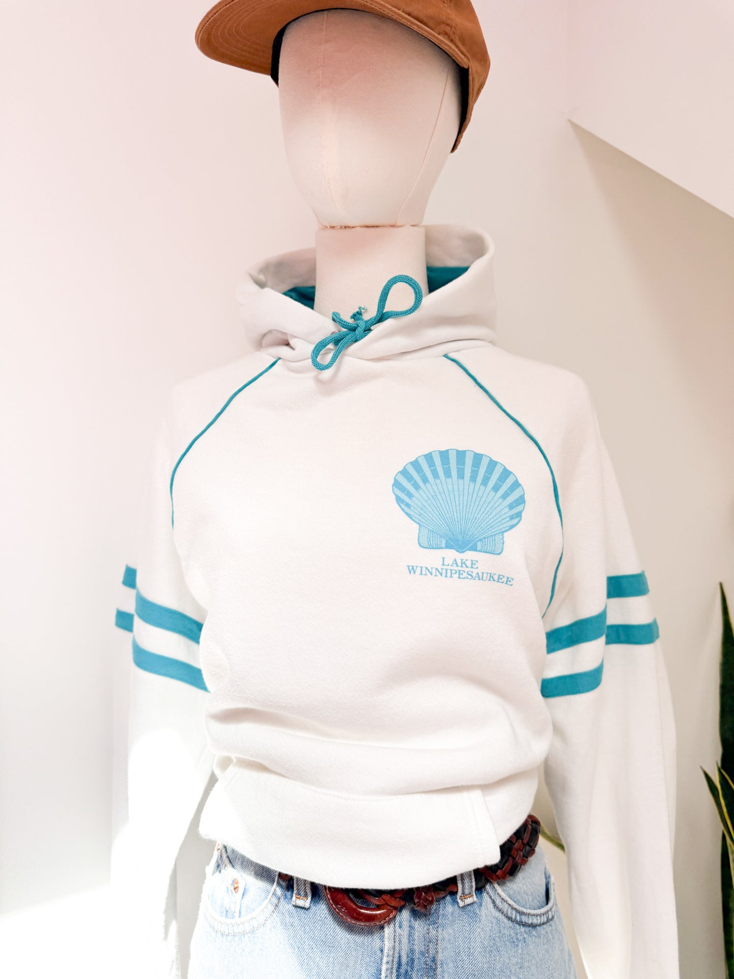 (L) Vtg Lake Winnipesaukee hoodie