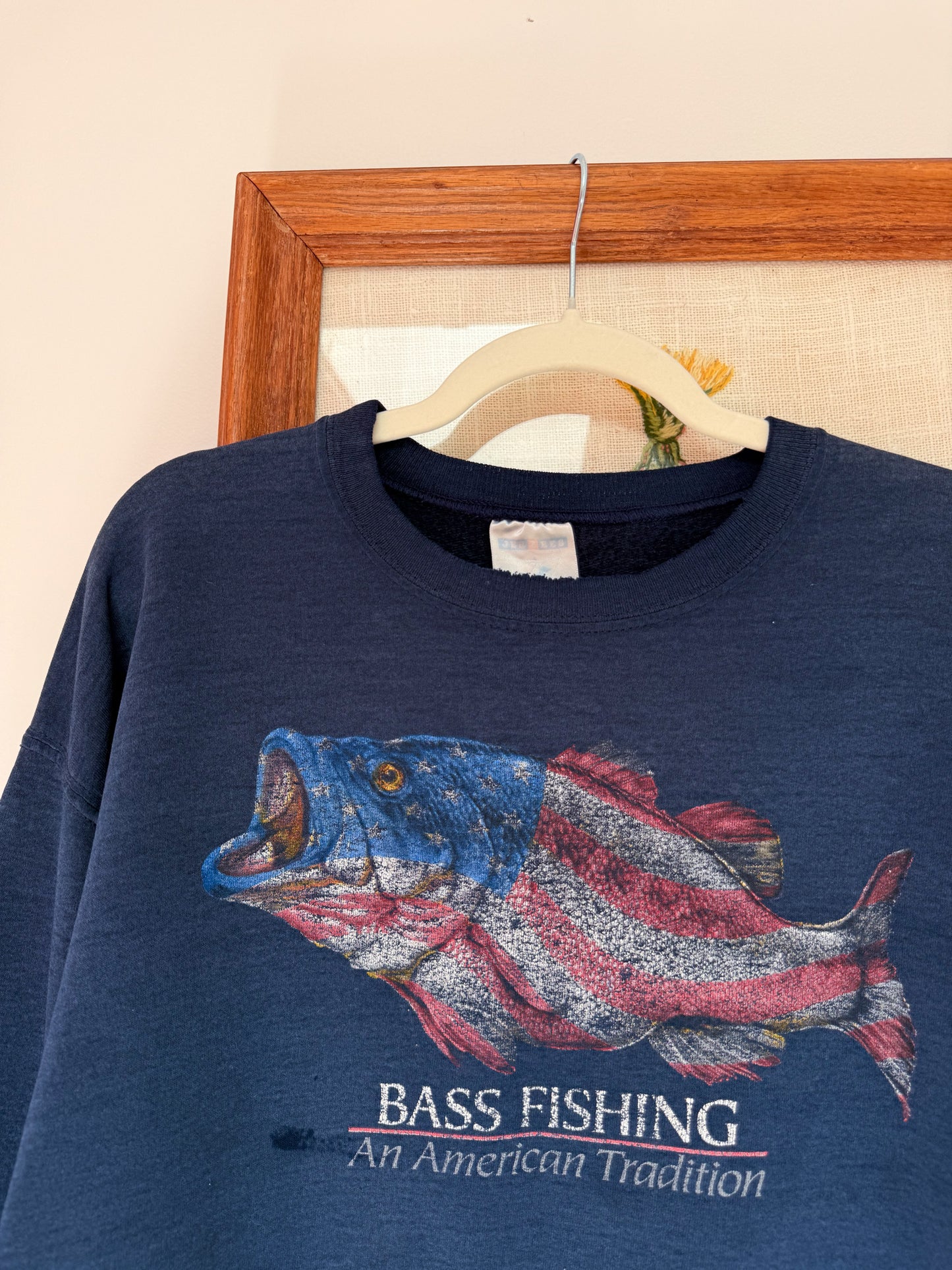 (L) Vtg bass crewneck