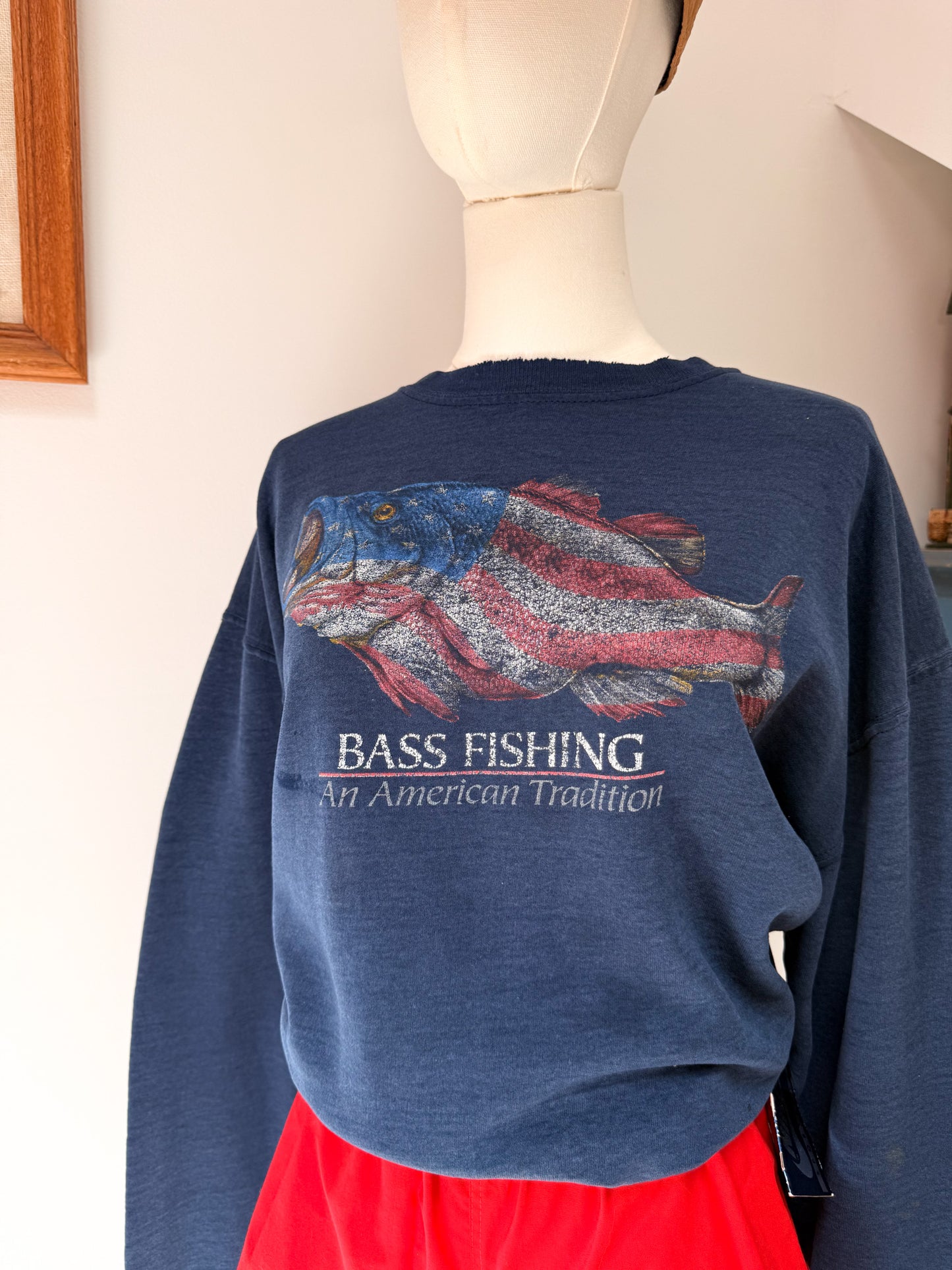 (L) Vtg bass crewneck