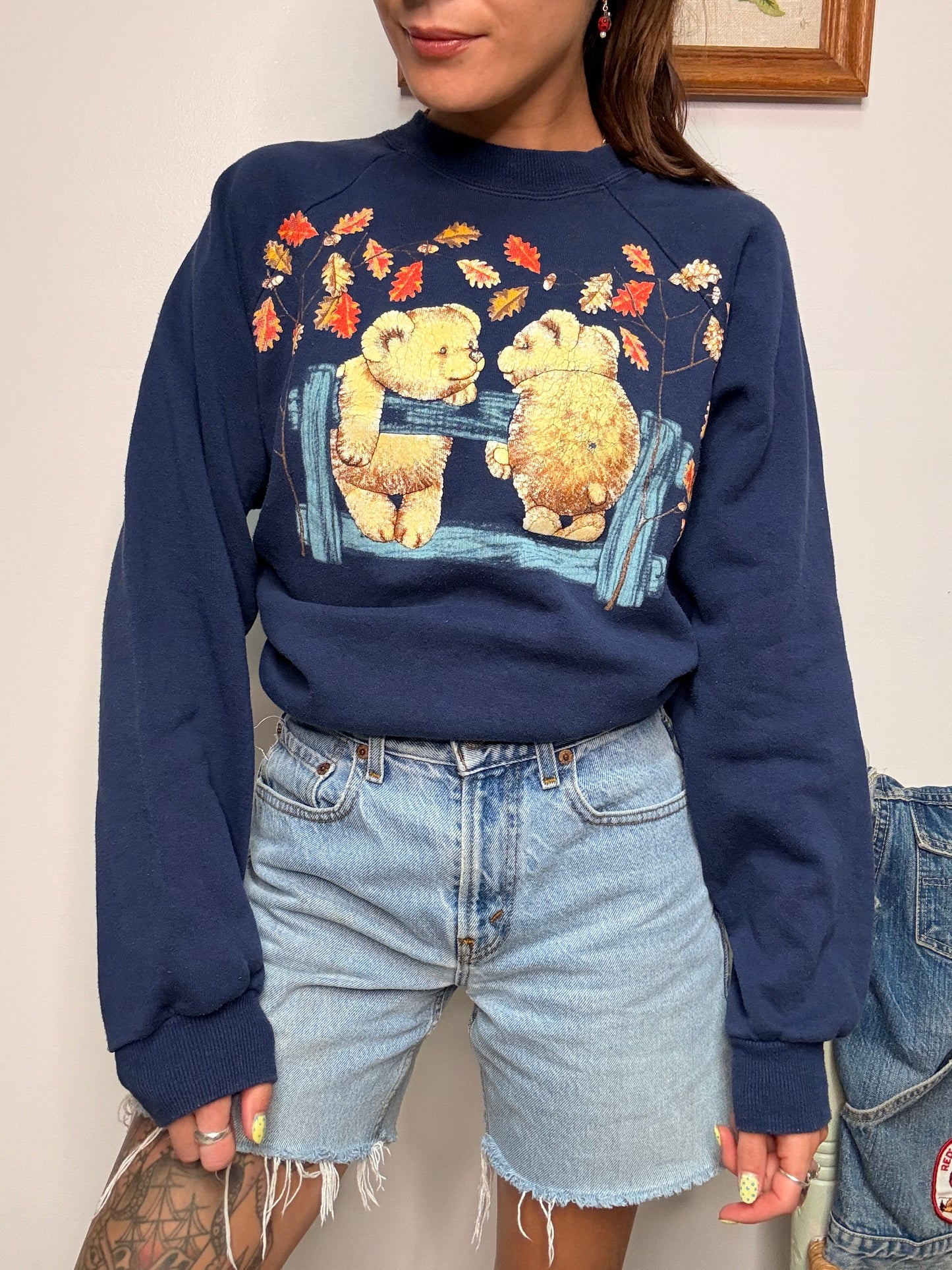 (L) Vtg fall bear crewneck