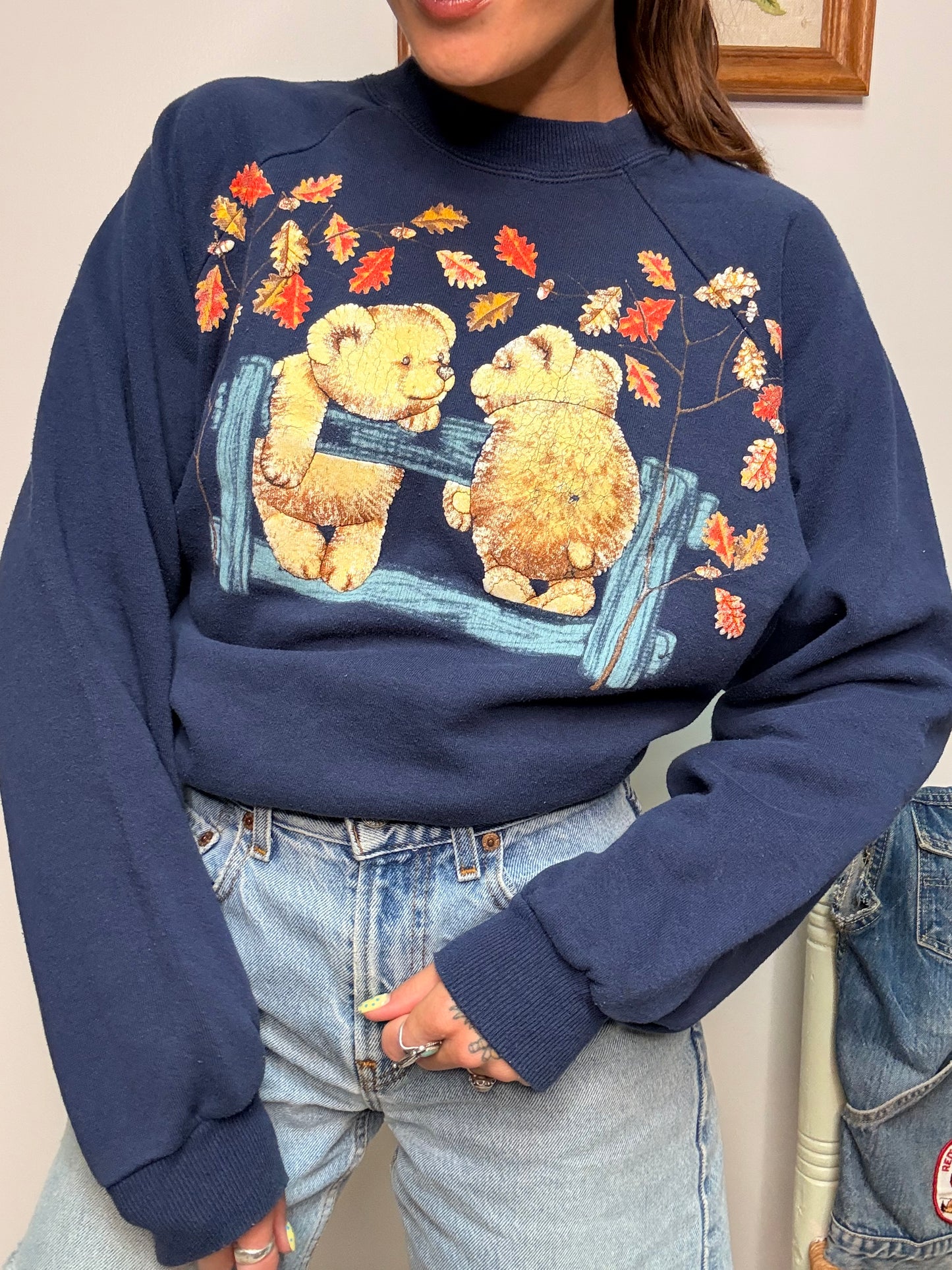 (L) Vtg fall bear crewneck