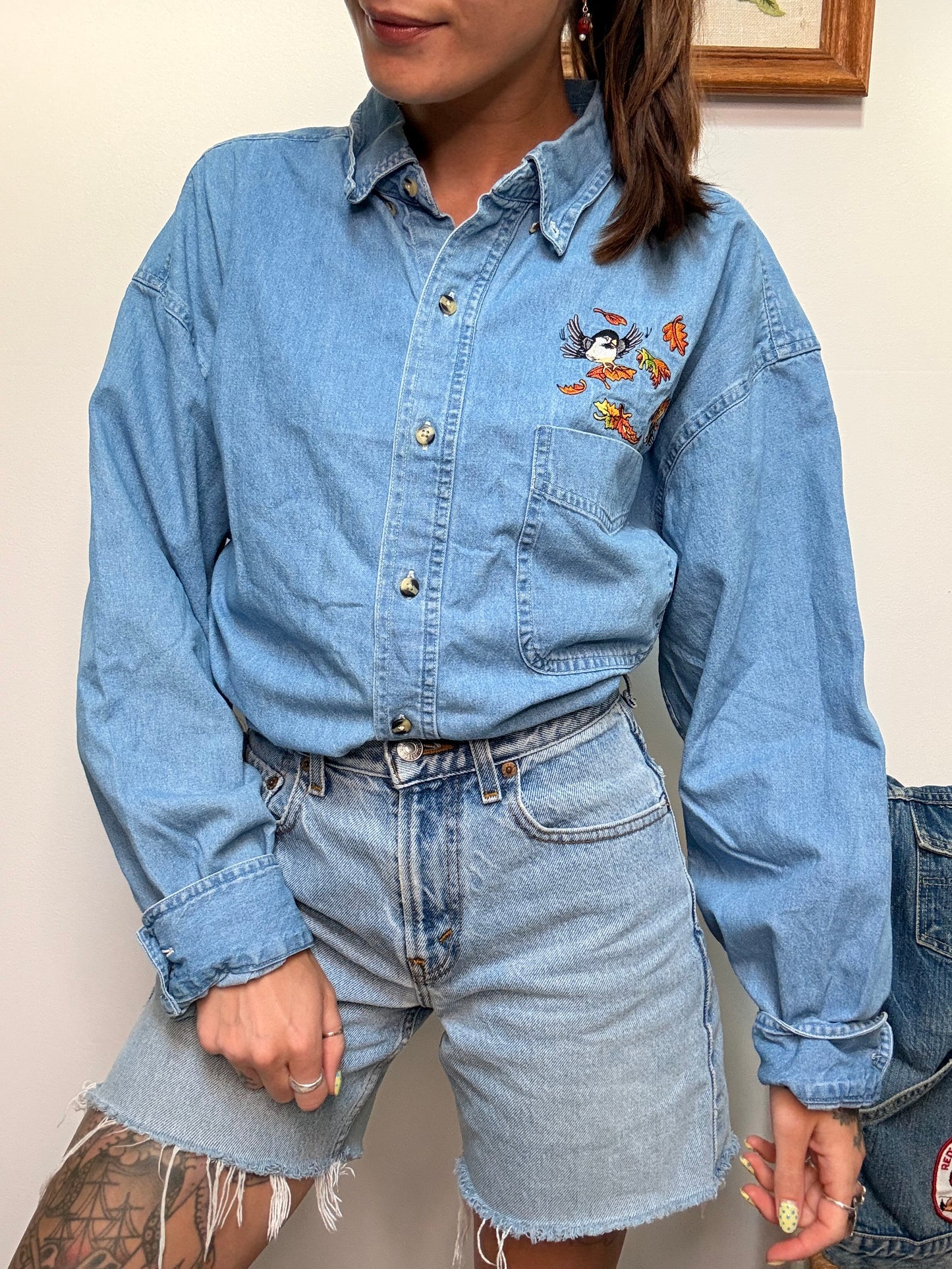 (XL) Vtg chambray embroidered shirt