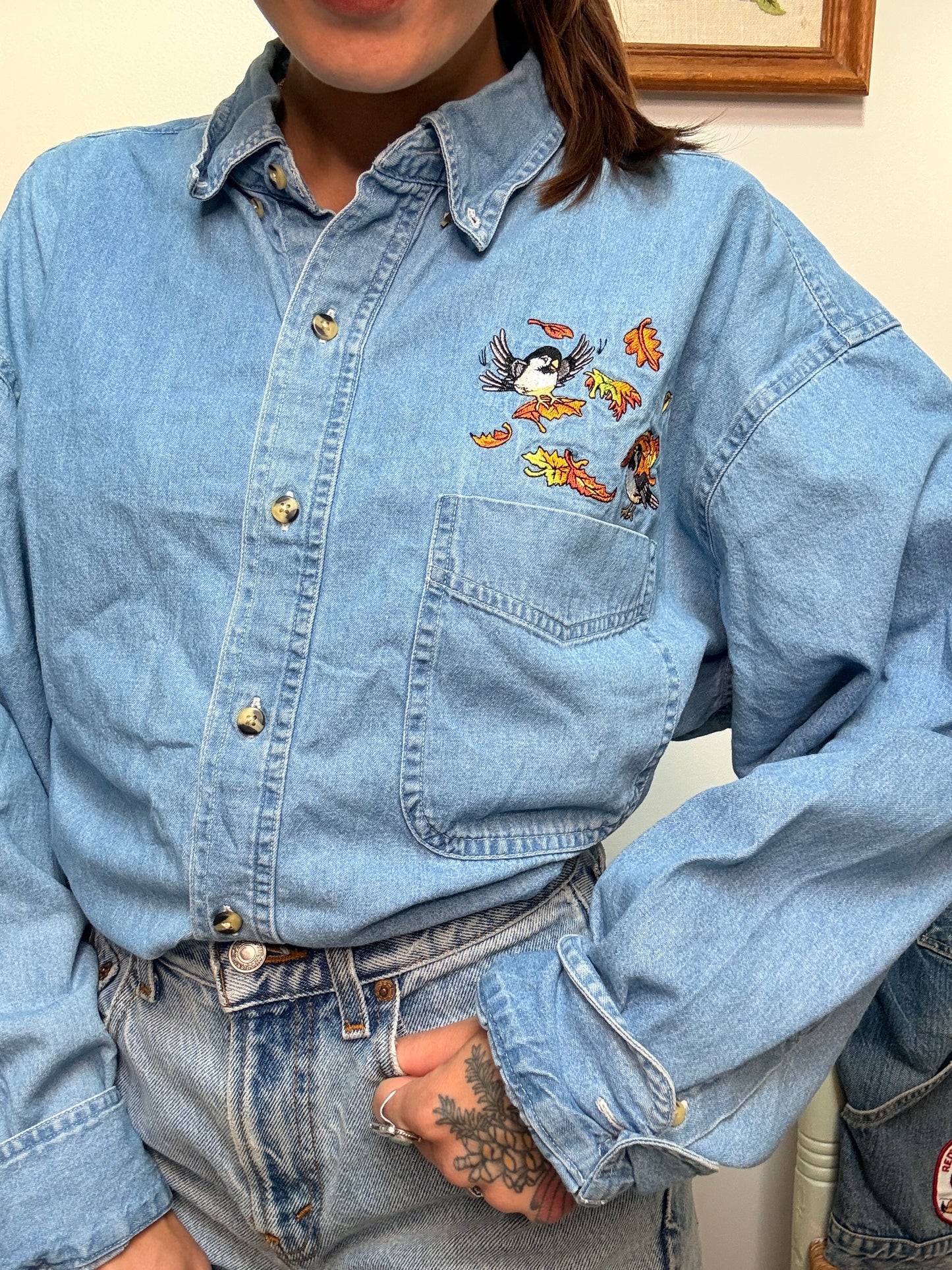 (XL) Vtg chambray embroidered shirt
