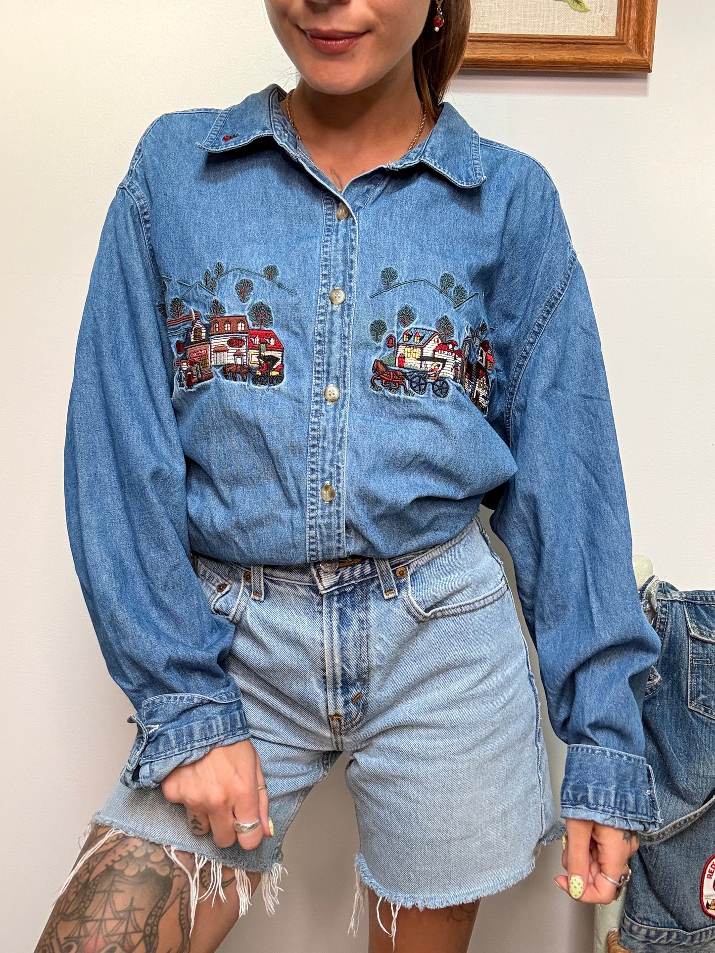 (XL/XXL) Vtg chambray embroidered shirt