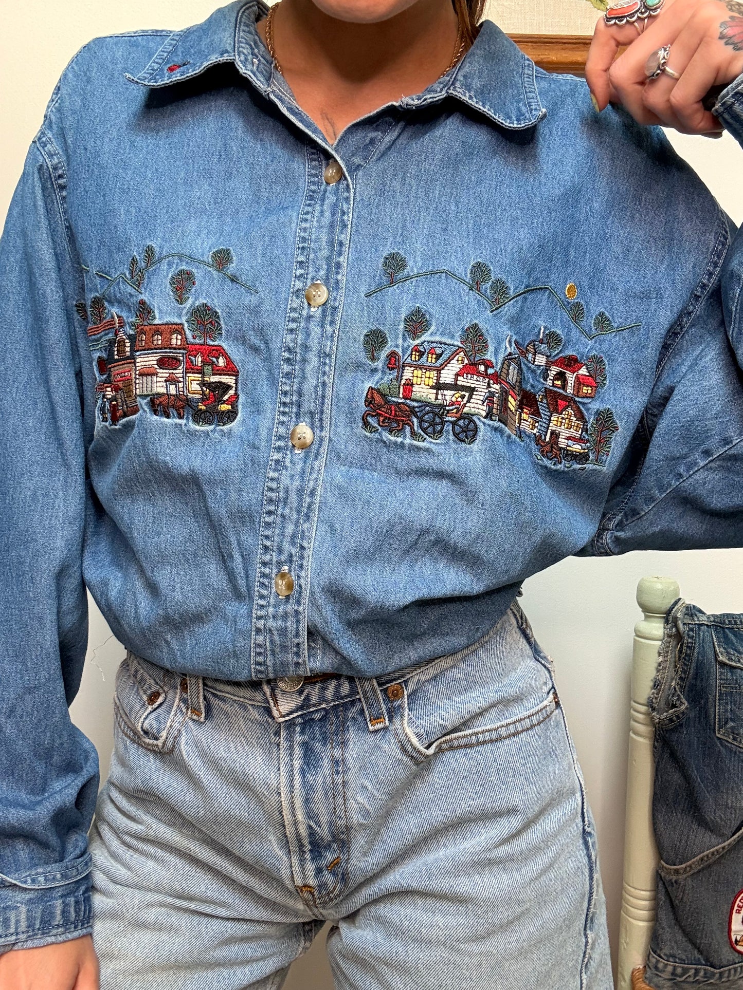 (XL/XXL) Vtg chambray embroidered shirt