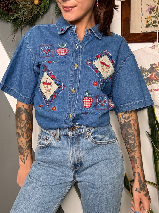 (L) Vtg apple embroidered shirt