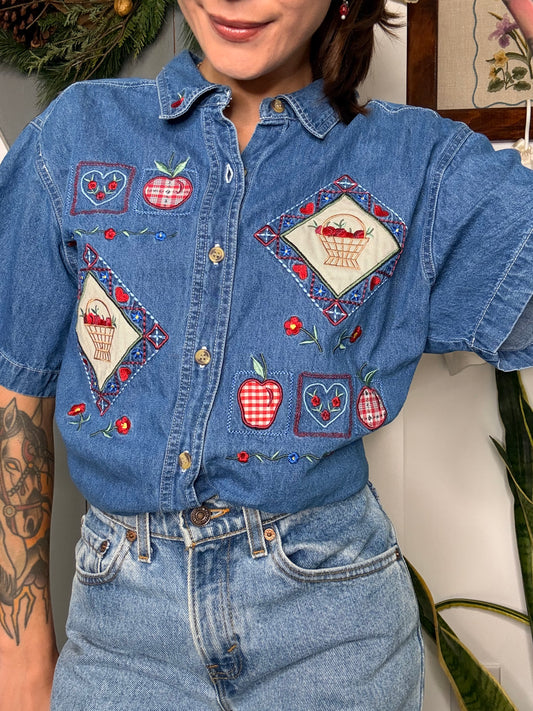 (L) Vtg apple embroidered shirt